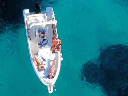 Location Bateau à moteur Capelli avec permis