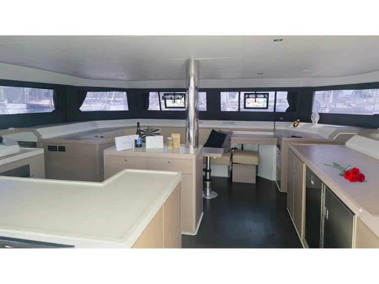 Location Catamaran à Álimos - Dufour Dufour 48
