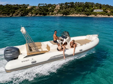 Semi-rigide à louer à Le Lavandou au meilleur prix