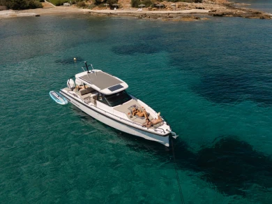 Rent a Axopar Axopar 37 Sun-Top Athènes