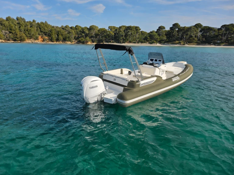 Louer Semi-rigide avec ou sans skipper Joker Boat à Le Lavandou