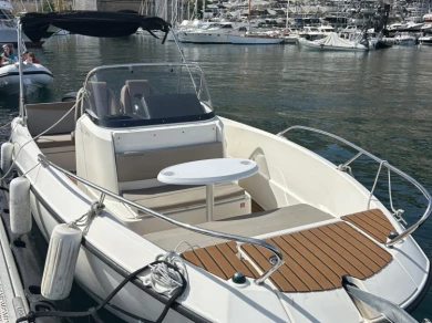 Hire Motorboat Quicksilver with a boat licence