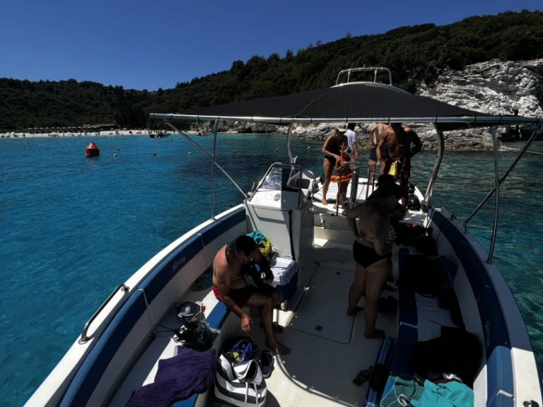 Bateau à moteur à louer à Vráchos au meilleur prix