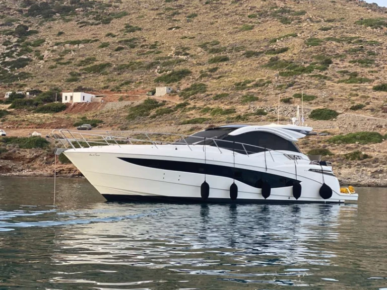 Bateau à moteur à louer à Athènes au meilleur prix