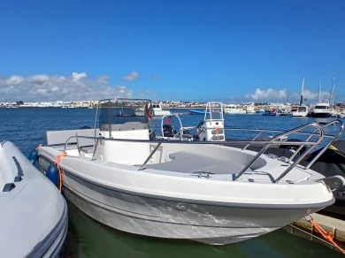 Motorboat rental in Portimão - Capelli Freedom 20
