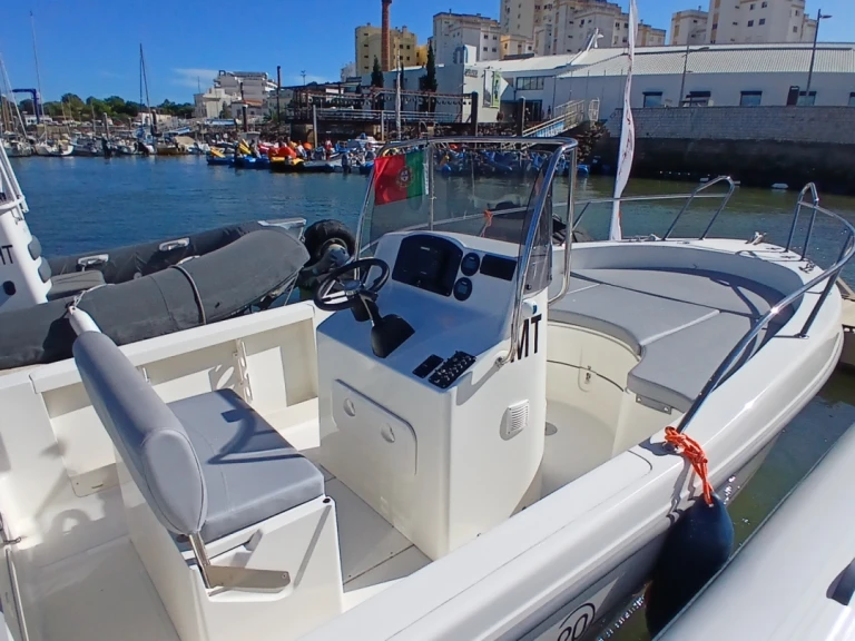 Louer Bateau à moteur avec ou sans skipper Capelli à Portimão