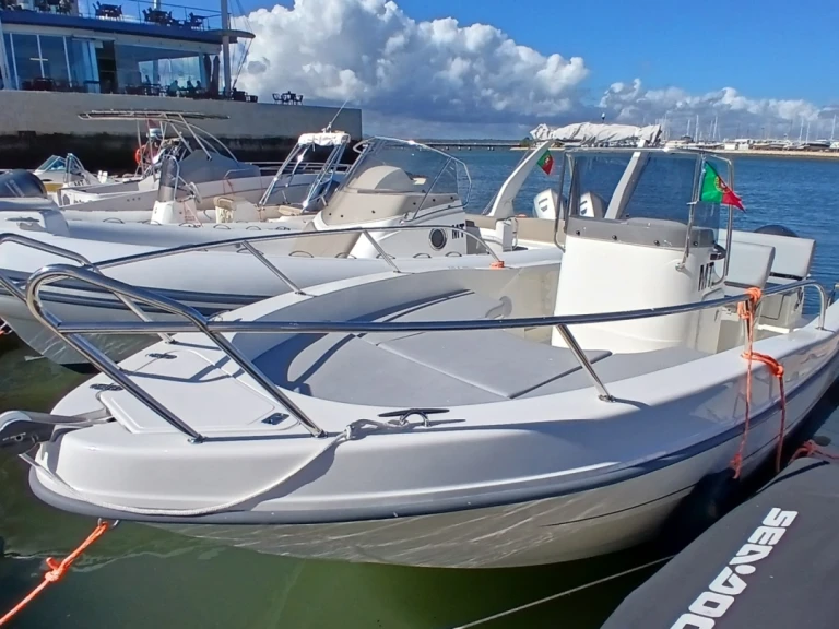 Location Bateau à moteur Capelli avec permis