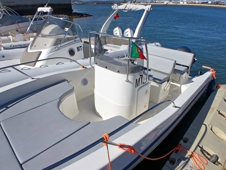 Bateau à moteur à louer à Portimão au meilleur prix