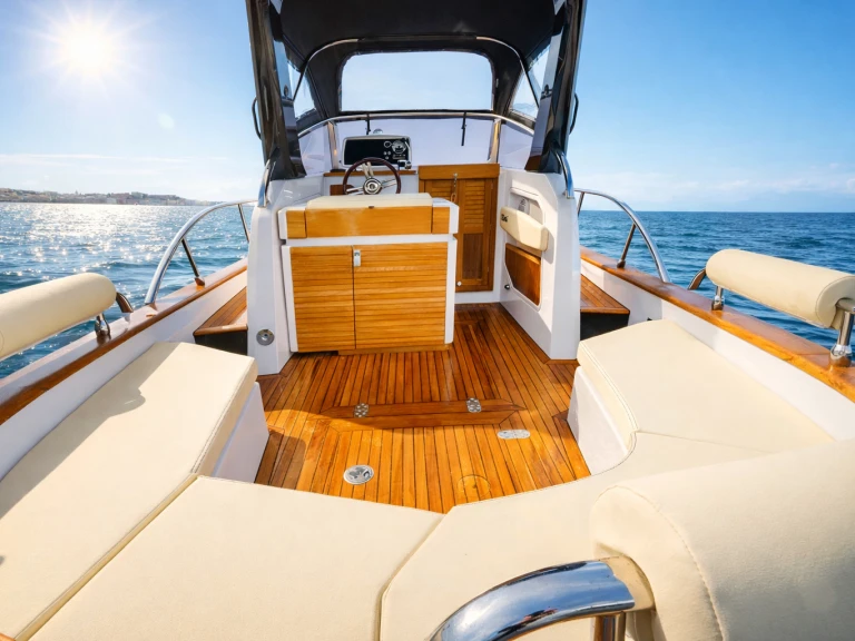 Bateau à moteur à louer à Positano au meilleur prix