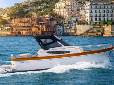 Noleggiare una Mimi 8.50 a Positano