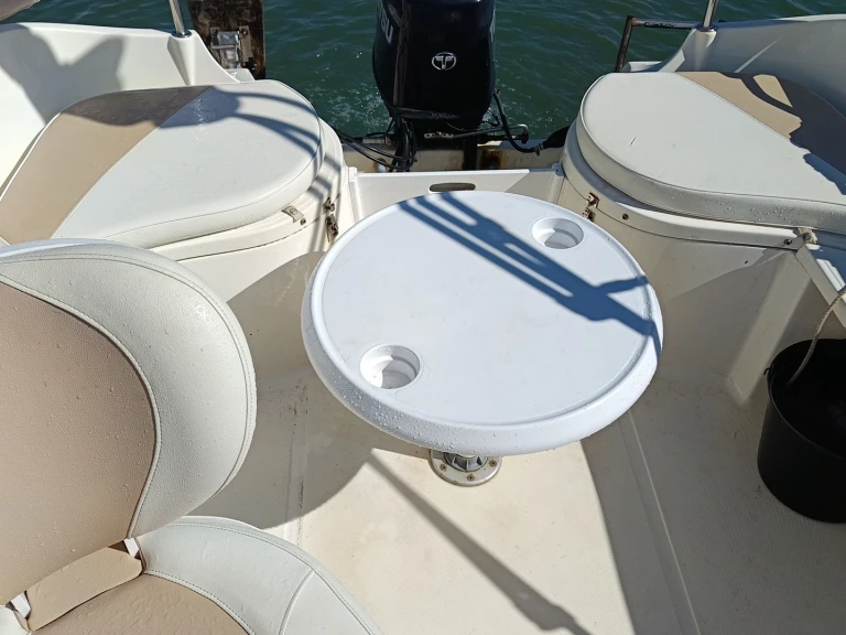 Location bateau Le Barcarès pas cher Activ 470 Cabin
