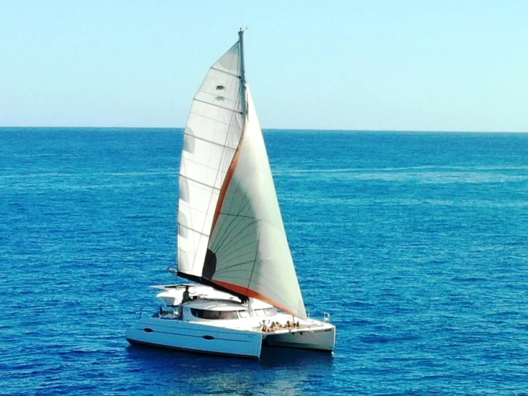Louer Catamaran avec ou sans skipper Fountaine Pajot à Nosy Be