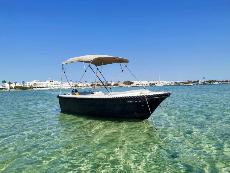 Louer Bateau à moteur avec ou sans skipper MARRIOM à La Savina
