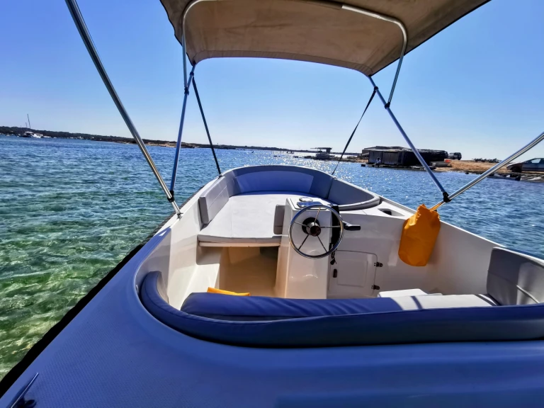 Bateau à moteur à louer à La Savina au meilleur prix