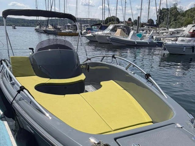 Location bateau Clear Aries Open L à Angera sur Samboat