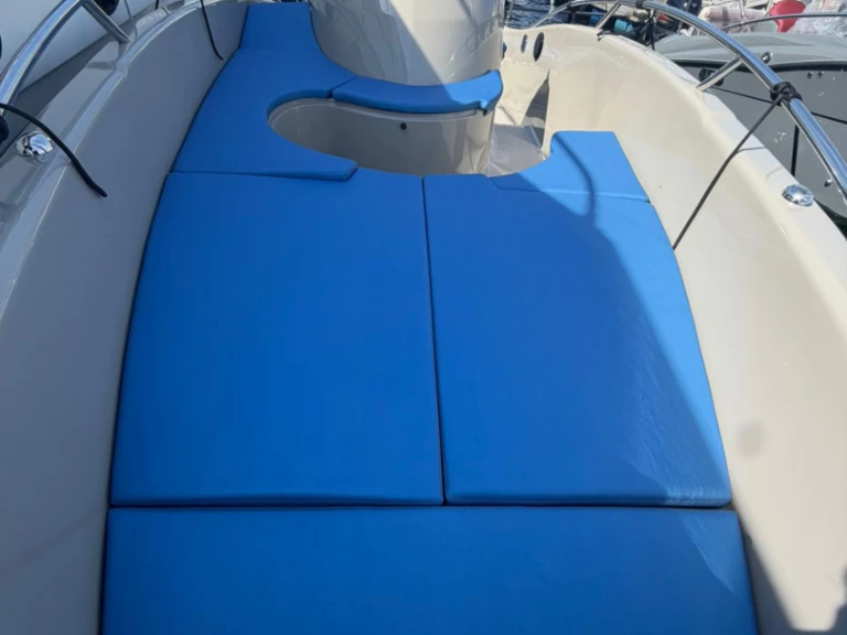 Louer Bateau à moteur avec ou sans skipper Clear à Angera