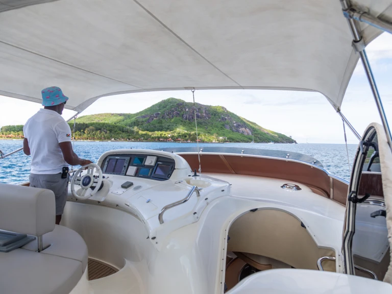 Location Yacht Azimut avec permis