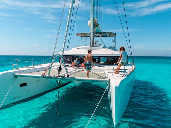 Louer Catamaran avec ou sans skipper Lagoon à Athènes