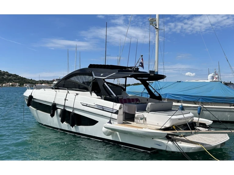 Bateau à moteur à louer à Murter-Kornati au meilleur prix