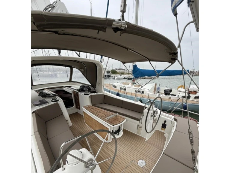 Location bateau Nikiána pas cher Oceanis 50 Family