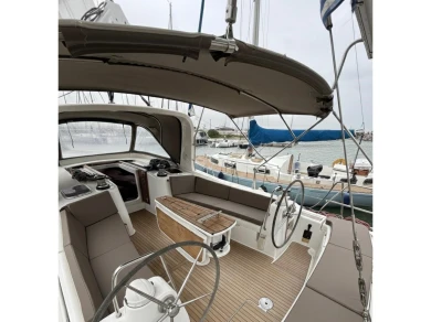 Wynajem łodzi Nikiána tanio Oceanis 50 Family