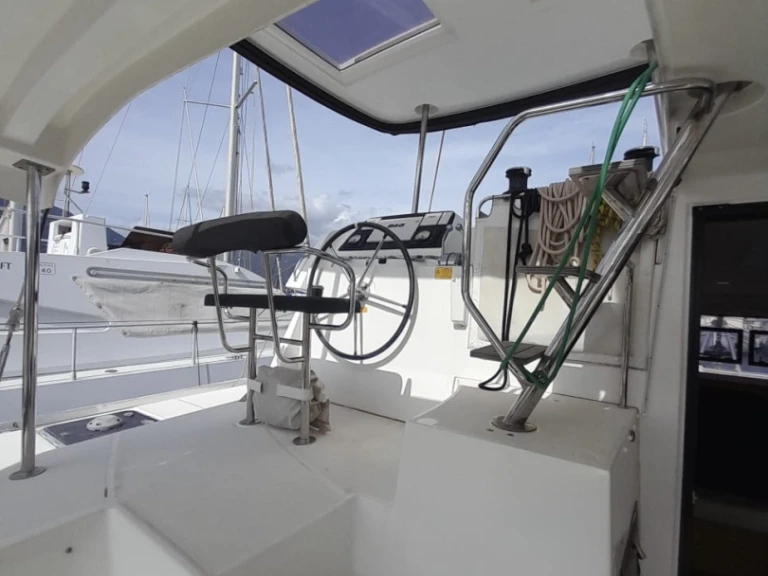 Location à Hyères - Lagoon Lagoon 42 sur SamBoat