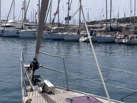 Louer Voilier avec ou sans skipper Bavaria à Lávrio