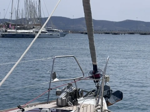 Louez un Jeanneau Jeanneau 53 à Lávrio
