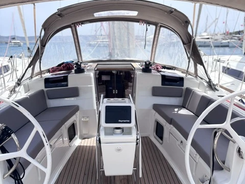 Louez un Jeanneau Sun Odyssey 449 à Lávrio