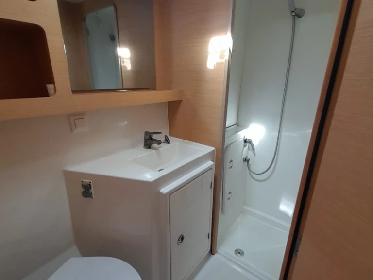 Location bateau Hyères pas cher Lagoon 42