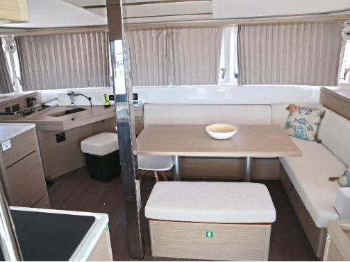 Louer Catamaran avec ou sans skipper Lagoon à Álimos