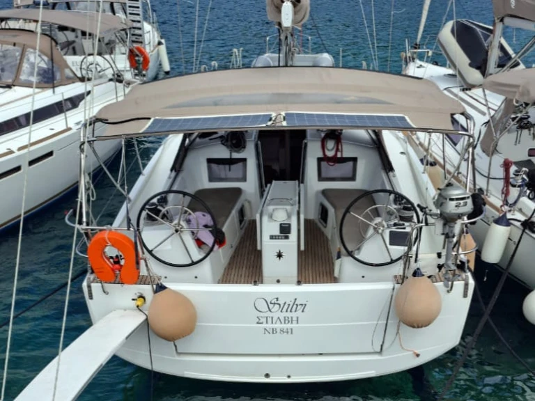 Louez un Jeanneau Sun Odyssey 410 à Loutráki