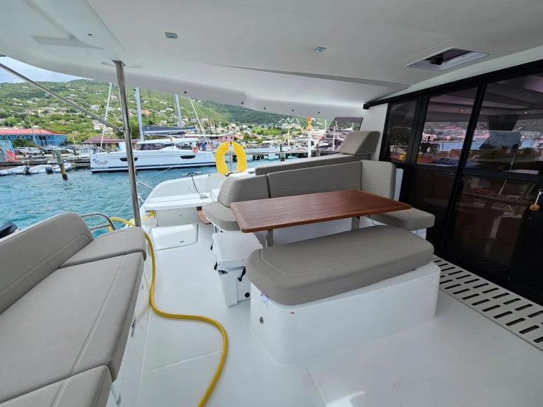 Location bateau Fountaine Pajot Fountaine Pajot FP 41 Maesto 3  à Frenchtown sur Samboat