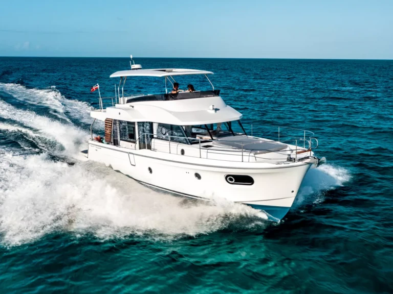 Location bateau Capri pas cher Swift Trawler 48