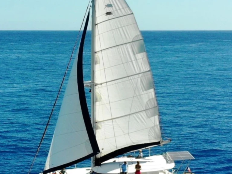 Louer Catamaran avec ou sans skipper Fountaine Pajot à Nosy Be
