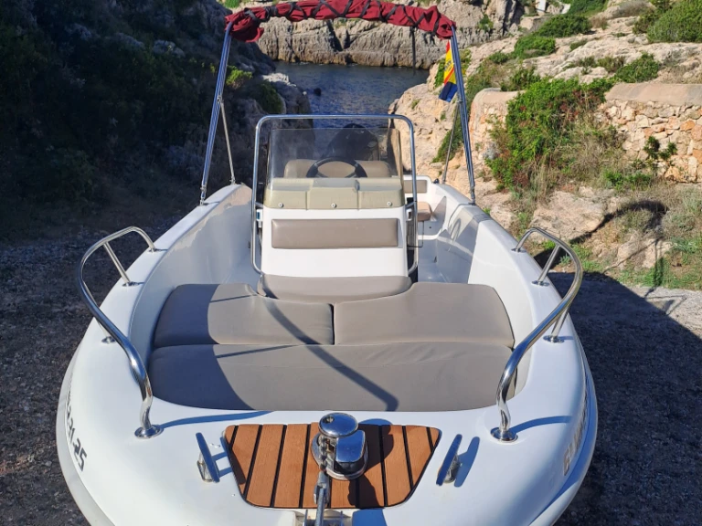 Bateau à moteur à louer à Ciutadella de Menorca au meilleur prix