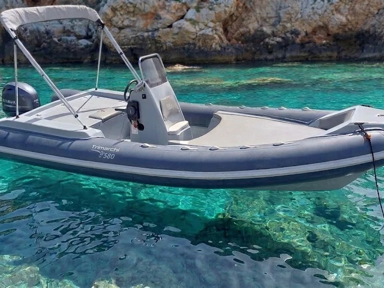 Louer Semi-rigide avec ou sans skipper Trimarchi à Alghero