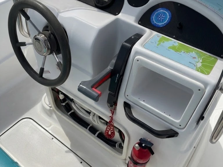 Location Bateau à moteur Ranieri avec permis