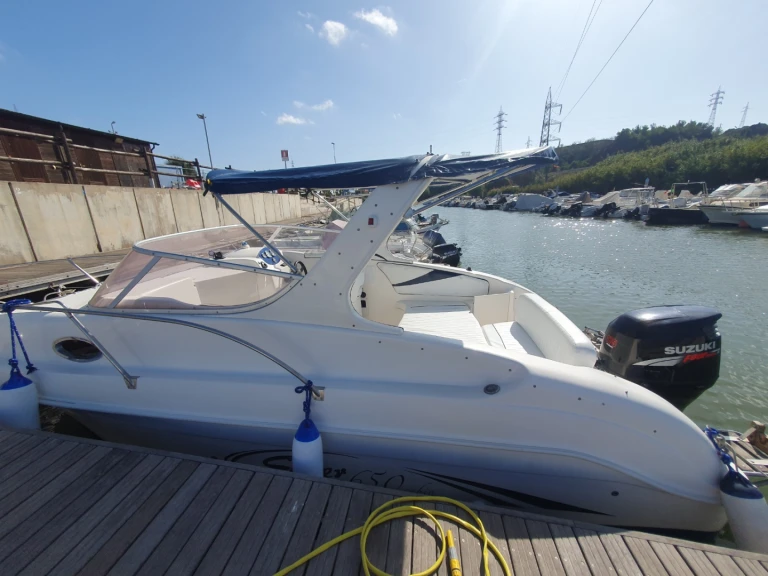 Location Bateau à moteur Saver avec permis