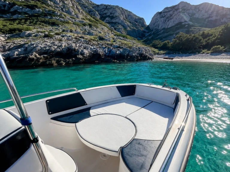 Louer Bateau à moteur avec ou sans skipper Orizzonti à Marseille