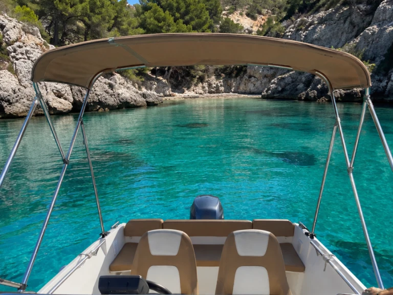 Location bateau Sainte-Maxime pas cher cap-camarat 505 Style
