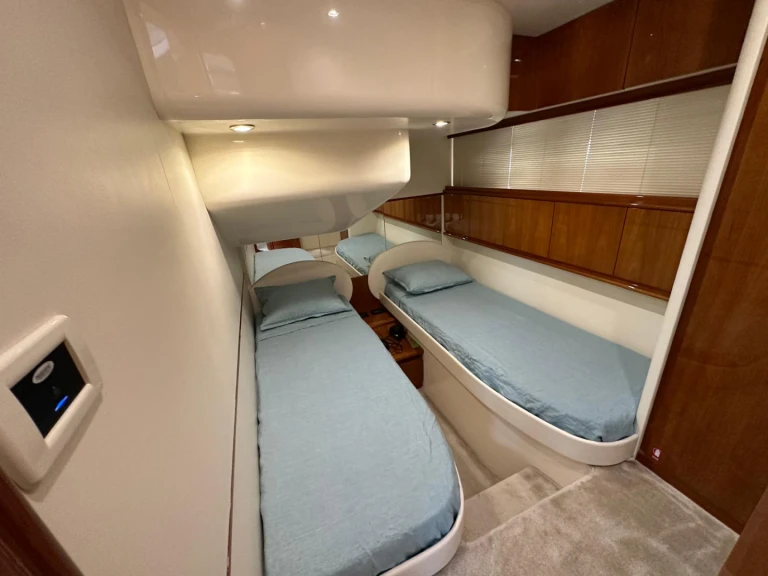 Louer Bateau à moteur avec ou sans skipper Pershing à Porto Rotondo