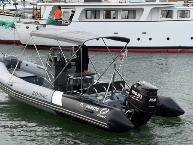 Louez un Zodiac Pro Open 650 à Cavalaire-sur-Mer