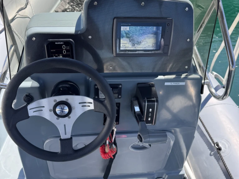 Zodiac Pro Open 650 a louer à Cavalaire-sur-Mer