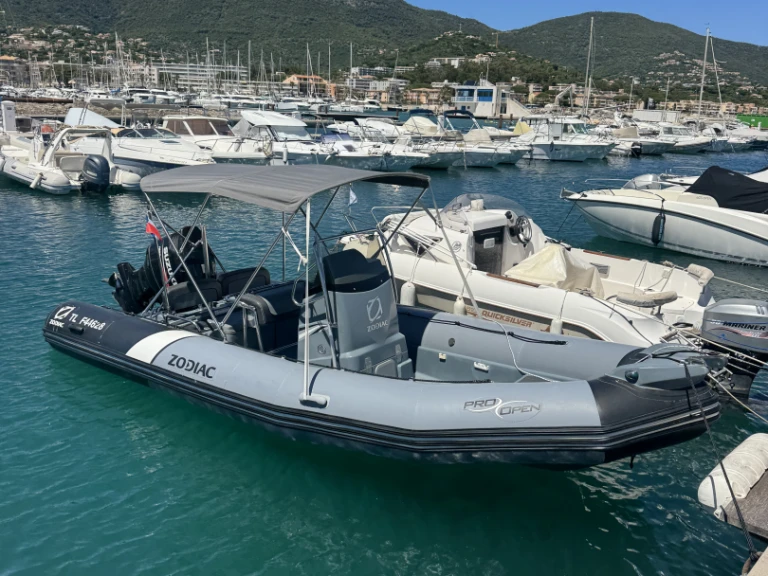 Semi-rigide à louer à Cavalaire-sur-Mer au meilleur prix