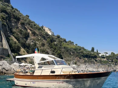 Fratelli Aprea Sorrento 7,50 Semi Cabinato charter bareboat or skippered in  Amalfi Coast