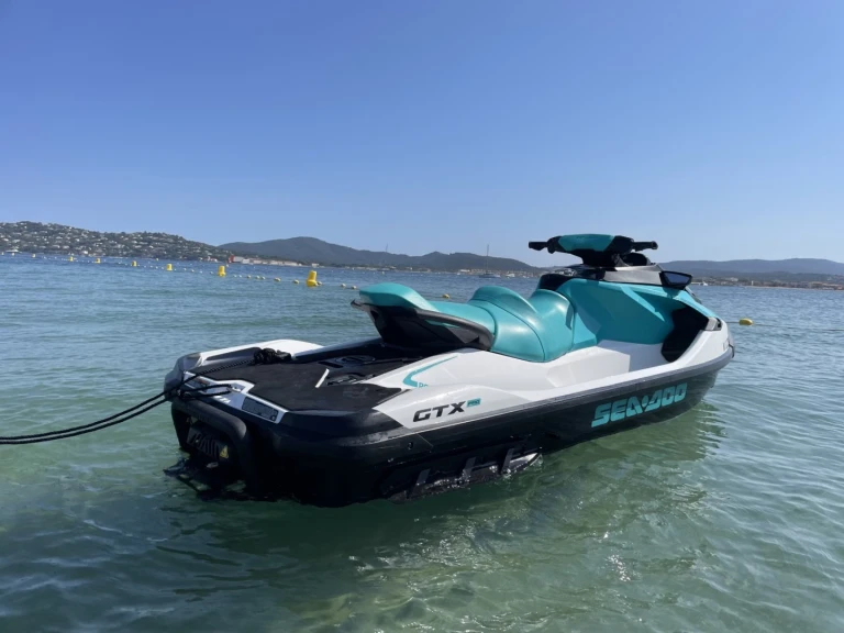 Location bateau Les Issambres pas cher GTX 130