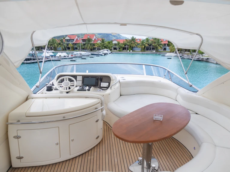 Location Bateau à moteur Azimut avec permis