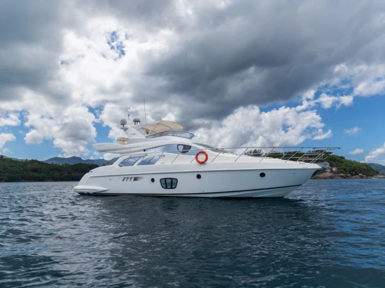 Bateau à moteur à louer à Mahé au meilleur prix