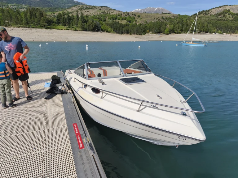 Location Bateau à moteur à Chorges - Monterey Cuddy cabine 